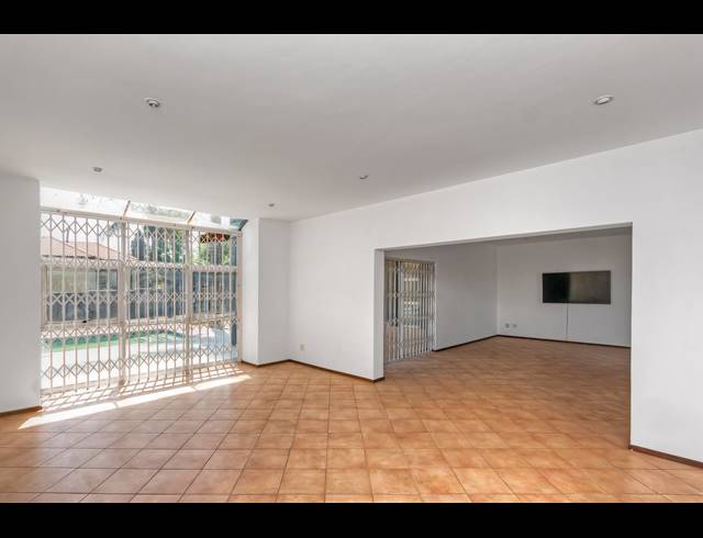 5 BEDROOM FREEHOLD FOR SALE IN MORNINGSIDE